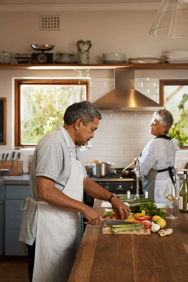 Comment marier des accessoires en or rose avec des tenues d'hiver?